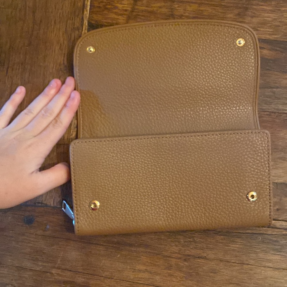 Tory Burch wallet - Picture 2 of 5